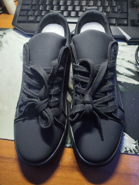 Продам кроссовки