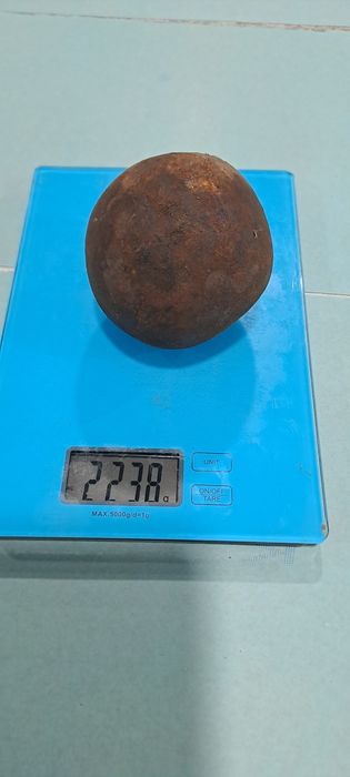 Bola de canhão antigo