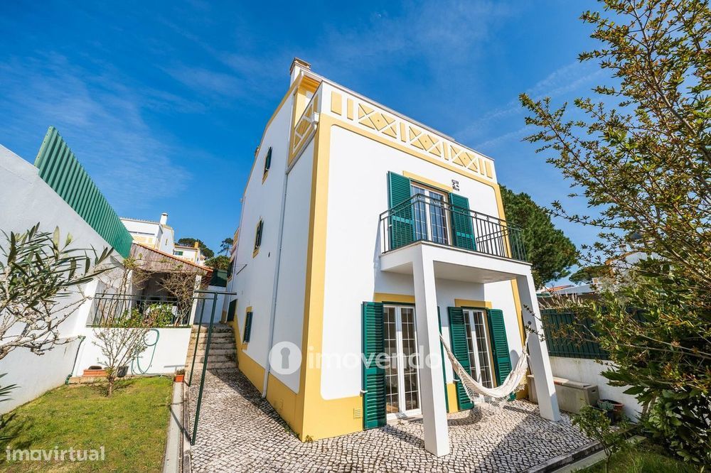 Moradia T4+2 cuidada, com jardim e terraço, em Sesimbra