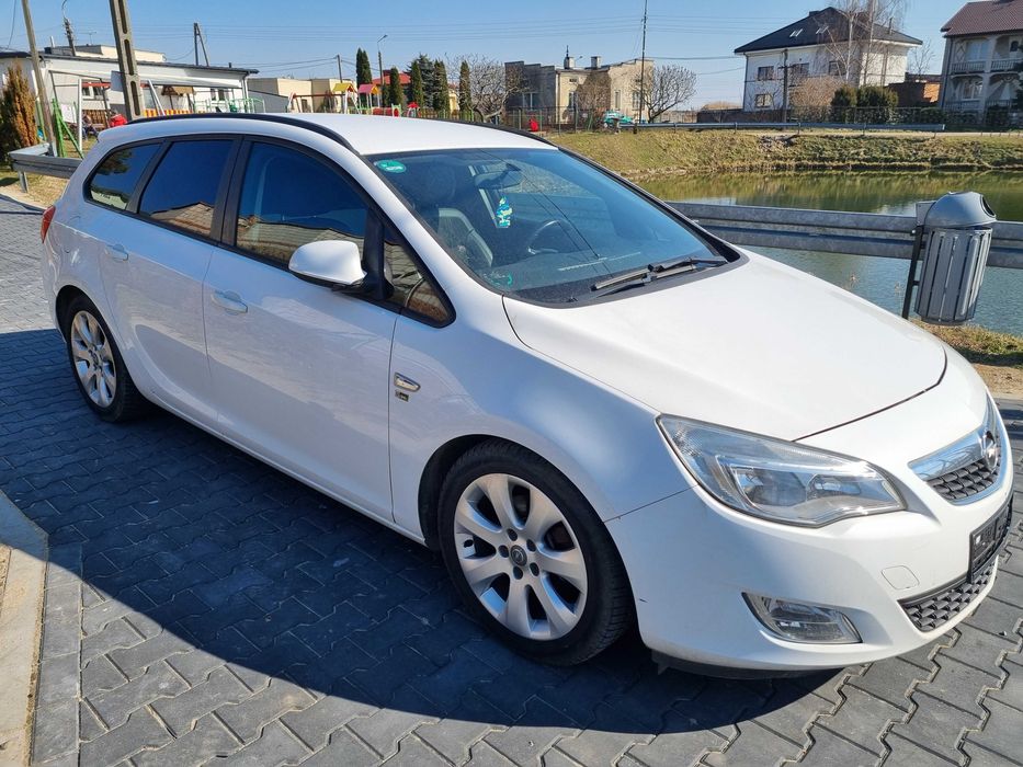 Opel Astra J Kombi Przód Kompletny Z40R Europa