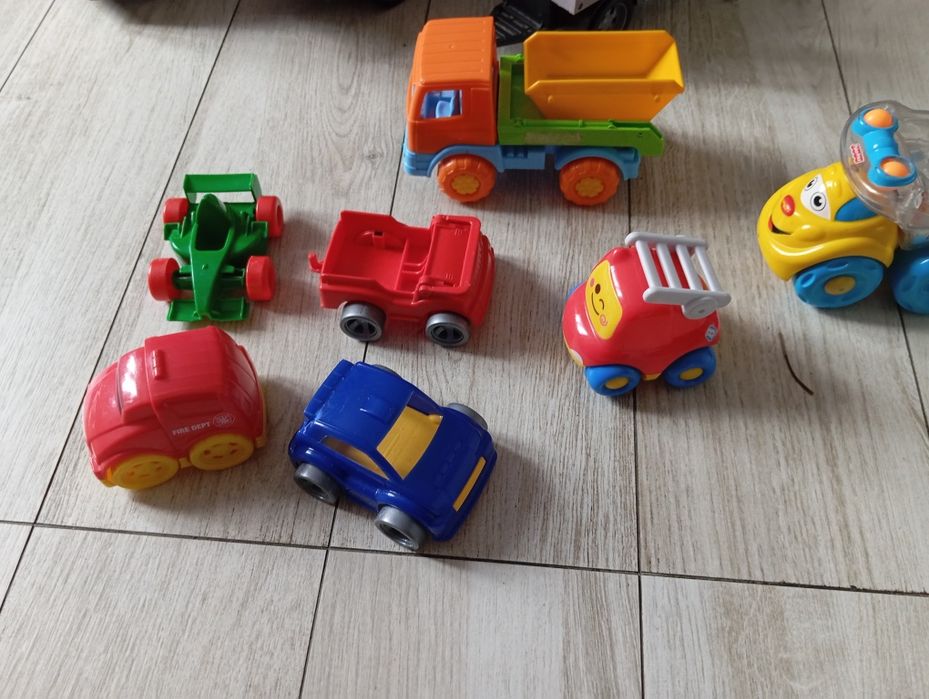 Zestaw samochodów laweta straż pożarna