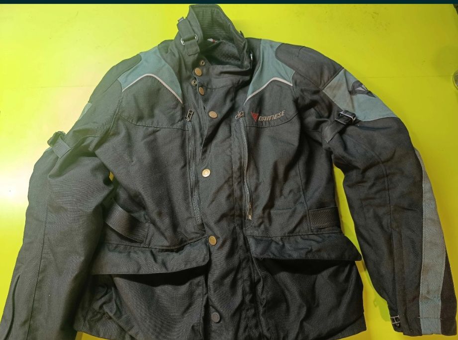 Casaco Dainese Tempest Dry
-Tamanho 48 (M)
- Com forro de inverno
(Ape