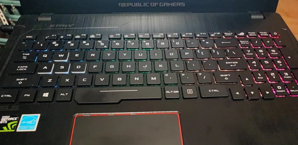 ASUS ROG Strix GL553VD – i7 / GTX 1050 / 32 GB RAM / 3× dysk (SSD+HDD)