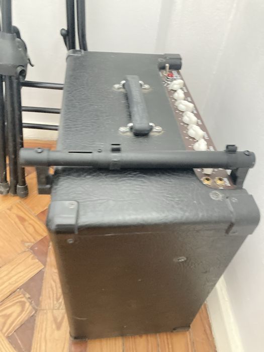 Suporte de microfone para amplificador/coluna