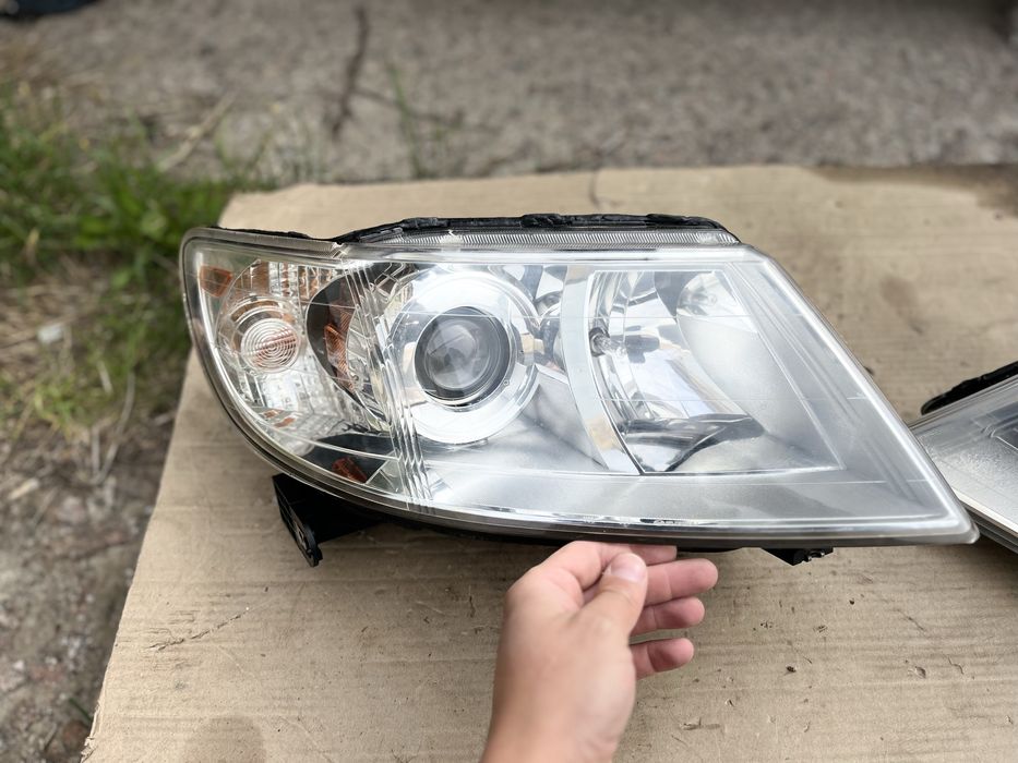 РАЗБОРКА Фари Субару Трибека В10