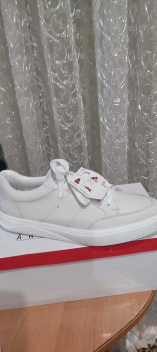 Кроссовки  Rieker Германия/Швейцария .кожа натуральная белая