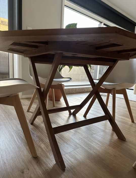 Conjunto mesa e cadeiras