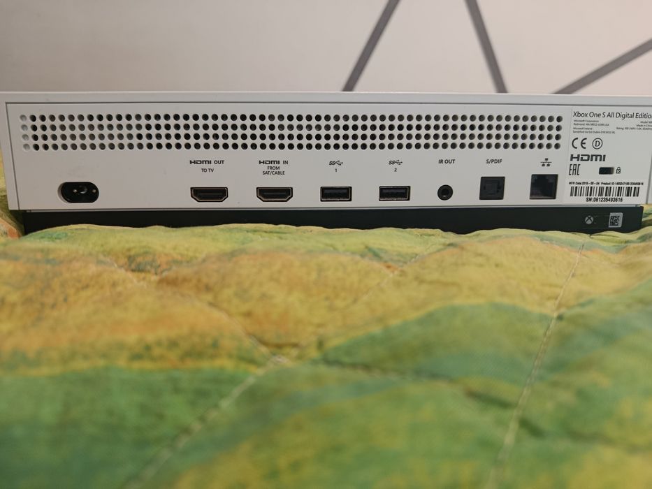 Продам Xbox one s