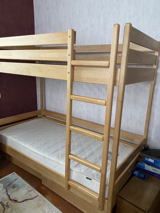 Продам ліжко (2-ярусне, видвіжні короби знизу), без матрасів