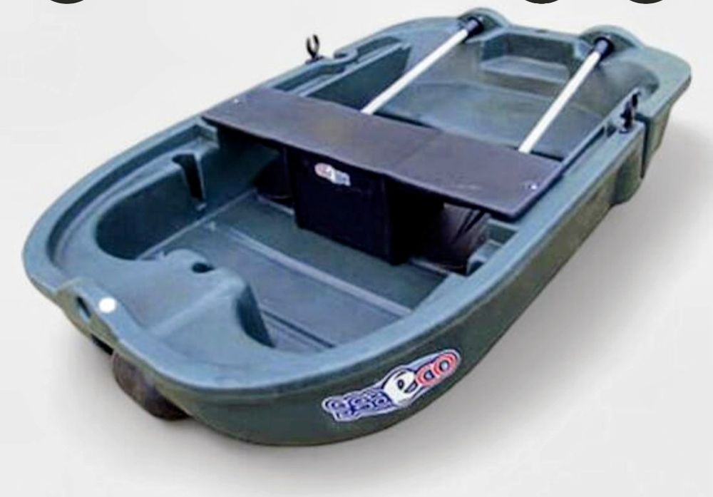Barco com remos, casco duplo e protecao UV