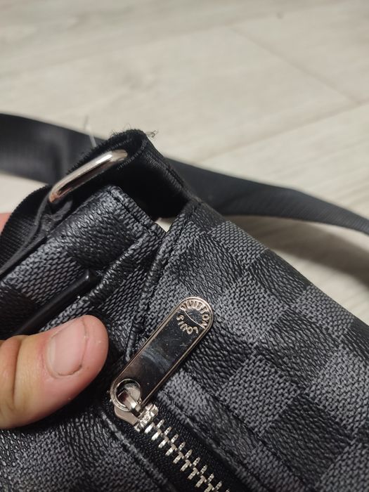 Louis Vuitton сумка месенджер ориігнал нова !
