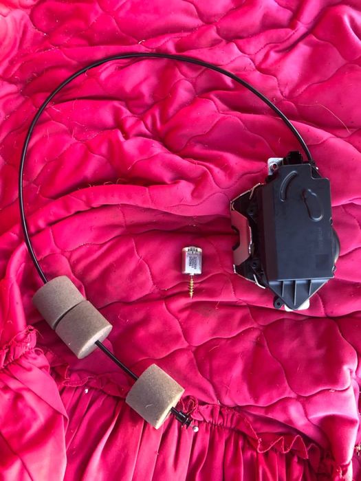 Продам замок багажника mersedes ml, gl w164, x164