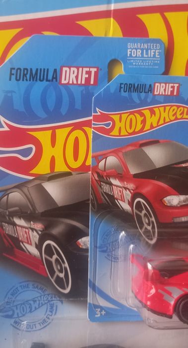 Conjunto 2 Custom 18 Ford Mustang GT Hot Wheels