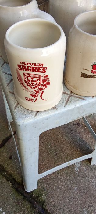 Várias canecas de cerveja e não só  novas