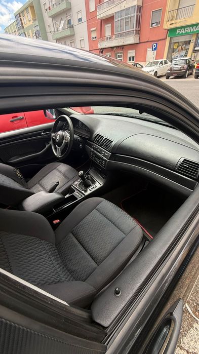 BMW E46 preto sedan