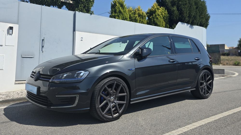 Volkswagen Golf GTE Hybrido plug-in aceito retoma