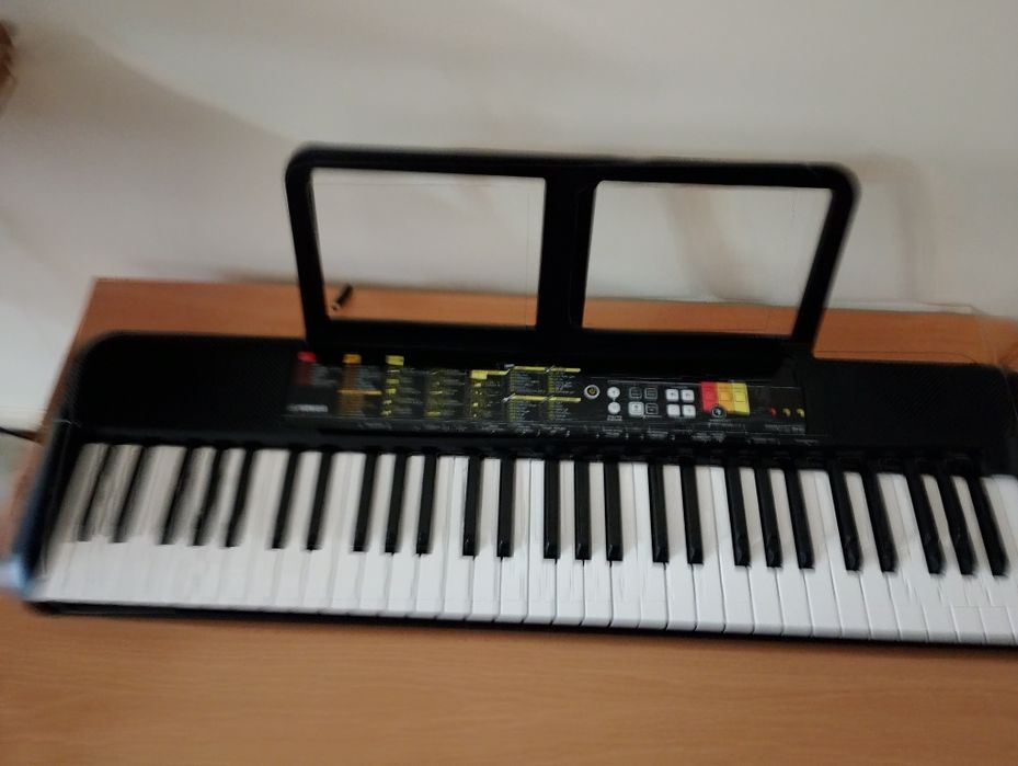 Teclado Yamaha PSR-F52 Ideal para iniciantes