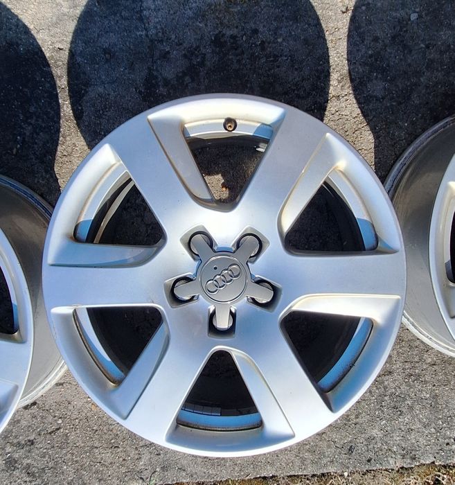 Felgi aluminiowe Audi 17"   4G0601025L komplet dekielki sruby ET37