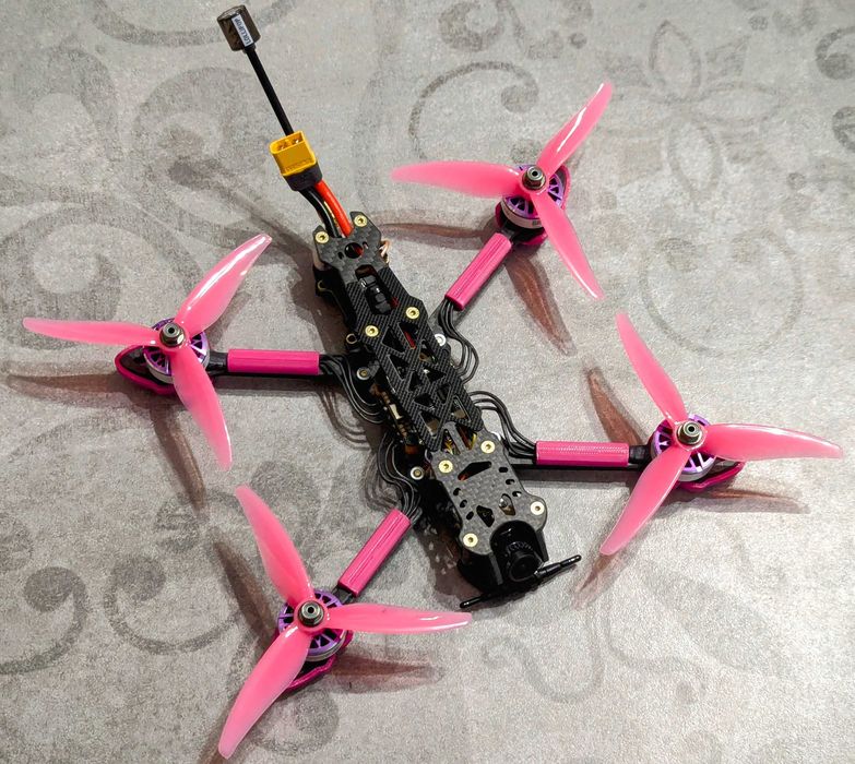 FPV Dron 5" Freestyle/Cinematic 6S analog elrs 1.6W VTX