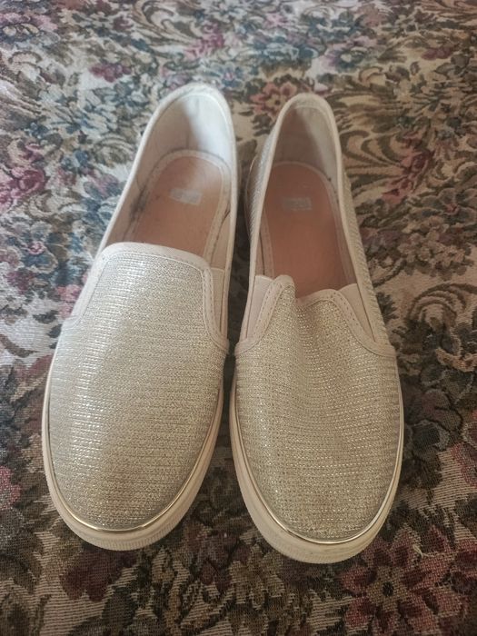 Продам женские мокасины