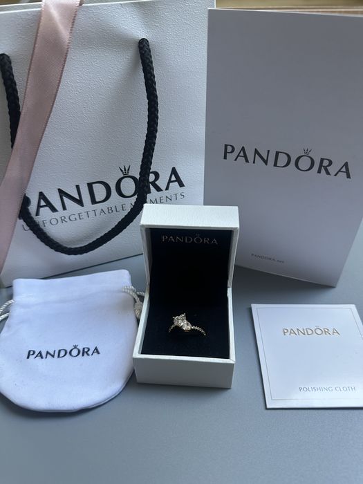 Lśniący pierścionek Pandora z podwójnym sercem pozłacany r. 54