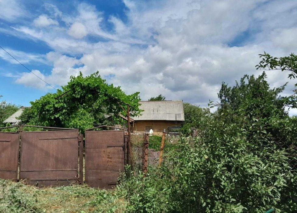 Продаж будинок під реконтрукцію та земельна ділянка 61 сотих с. Бабичі, Львівська область