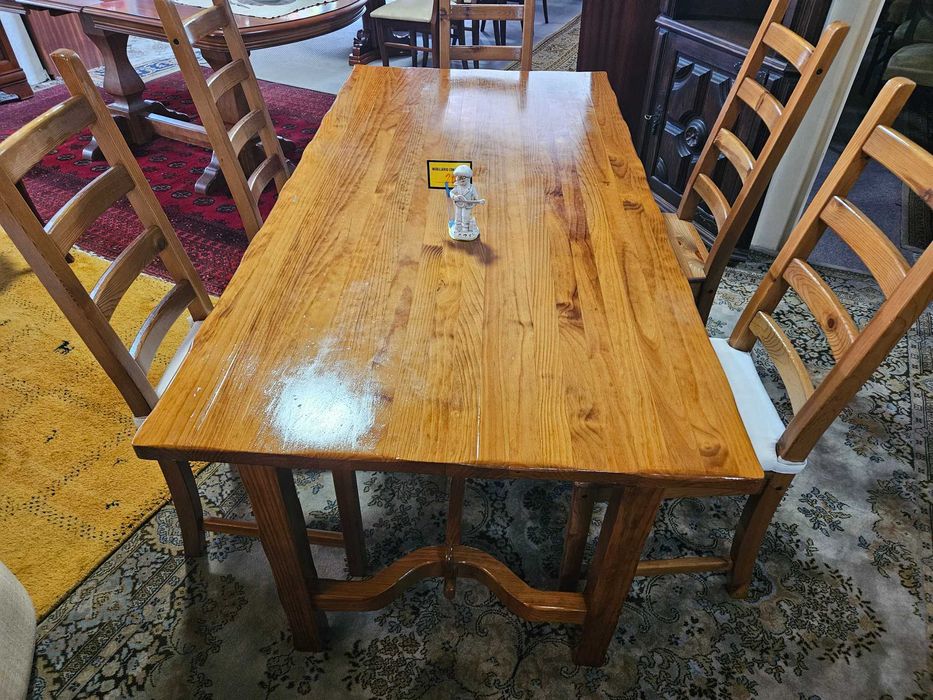 Mesa em madeira maciça - Só a mesa as cadeiras são à parte