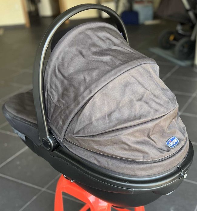 Alcofa Chicco com Kit Car incluído