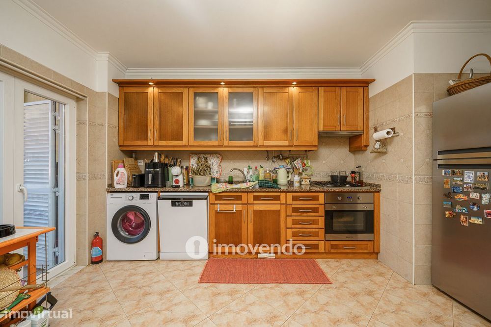 Moradia T3 com garagem e jardim, em Corroios