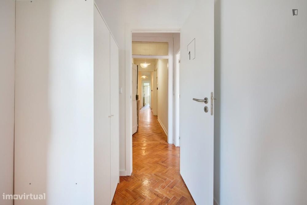 Quarto - localizado em São Bento Lisbon