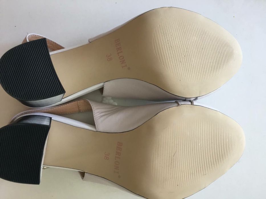 Продам женские босоножки