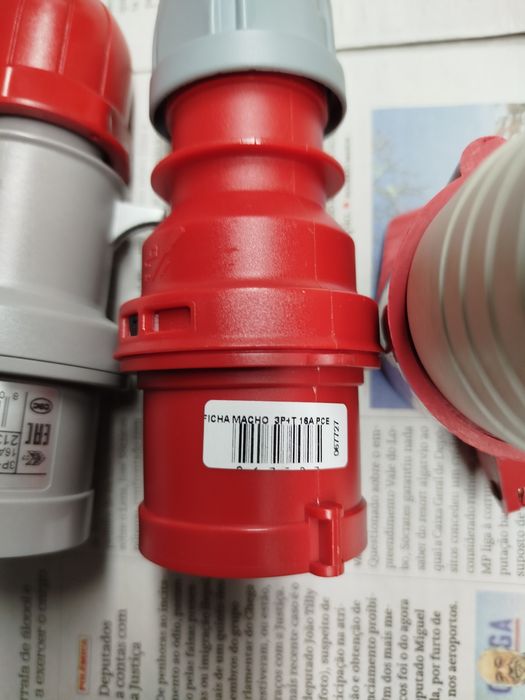 Three-phase plugs64874036651137124