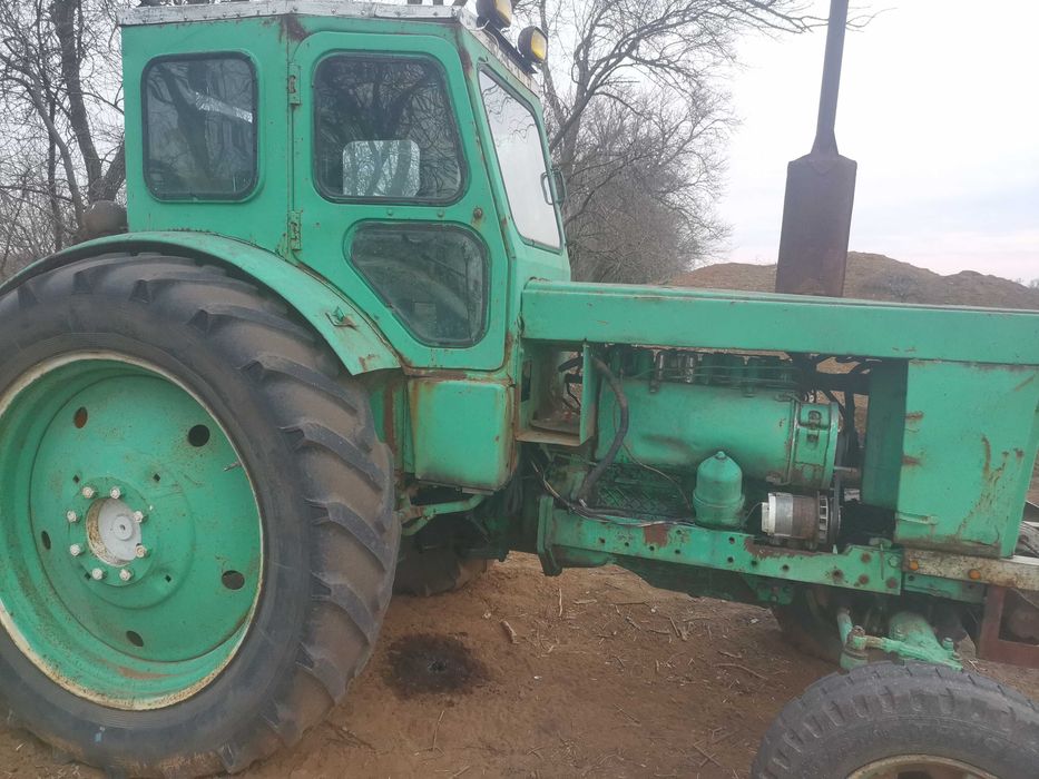 Трактор Т-40 на ходу