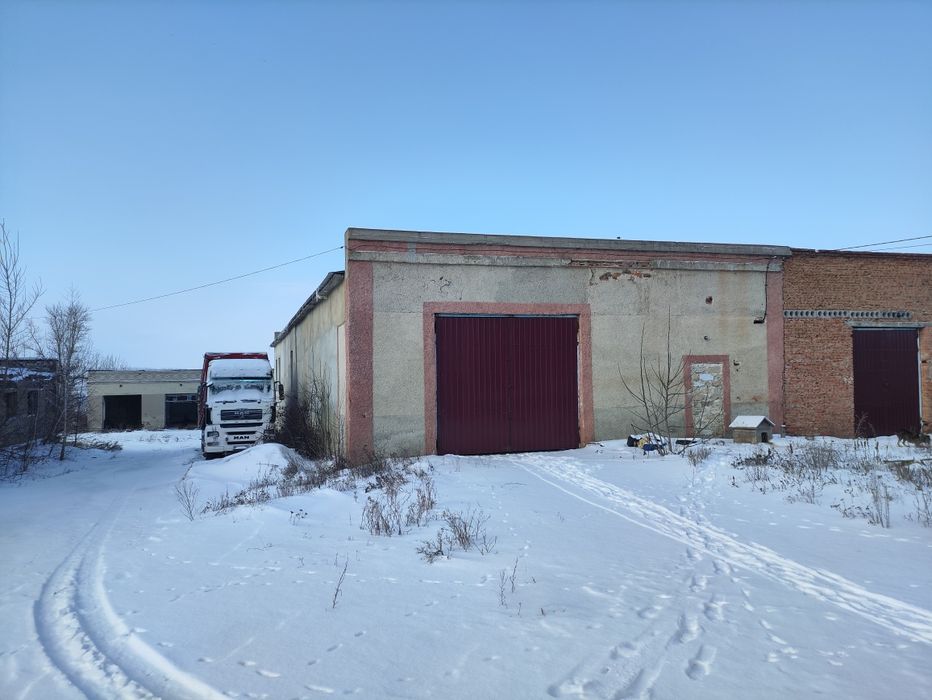 Продам приміщення, склади ... На території консервного заводу.