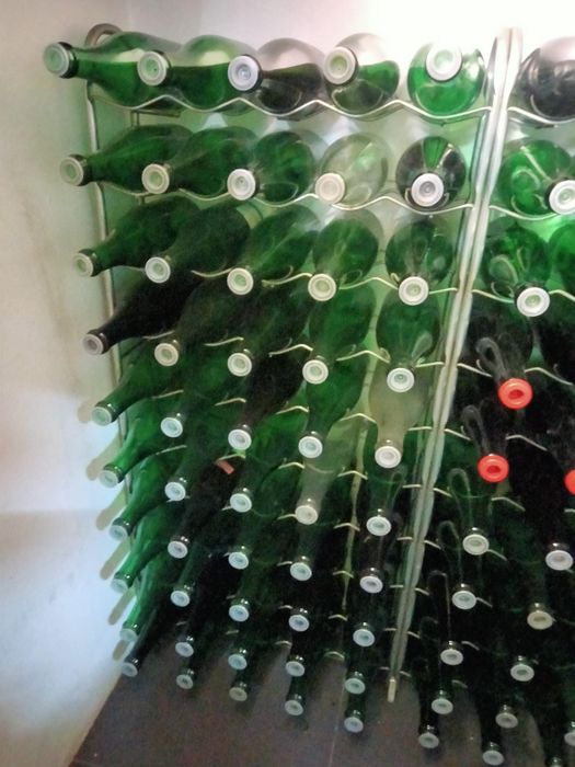 2 garrafeiras de 50 unidades cada 1