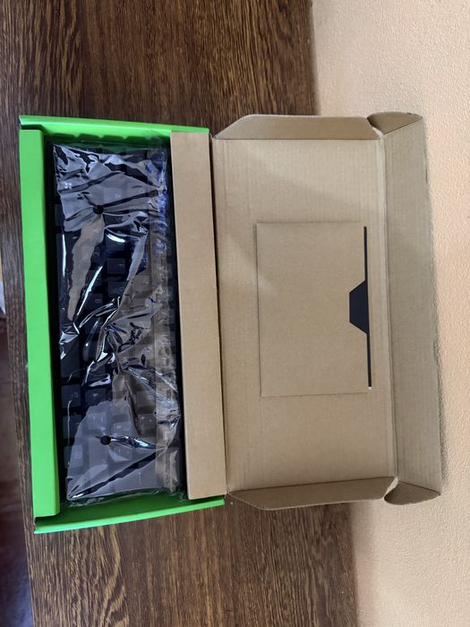 Razer Huntsman mini ( Switches purple )