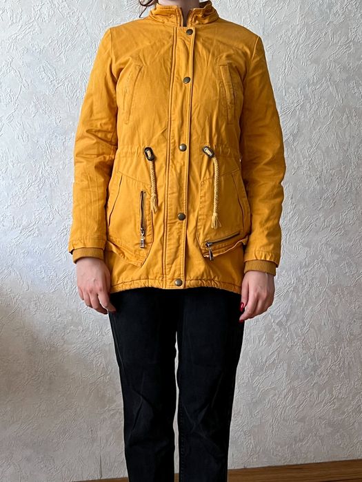 Жовта коротка парка