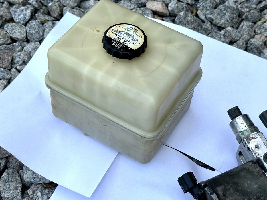 Насос Гідро Підвіски Toyota Land Cruiser 100 4.7  Бензин