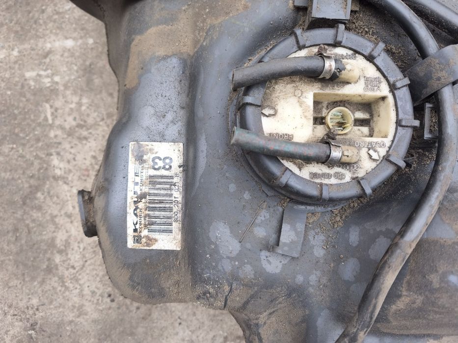 Продам бензобак на audi a4 b5