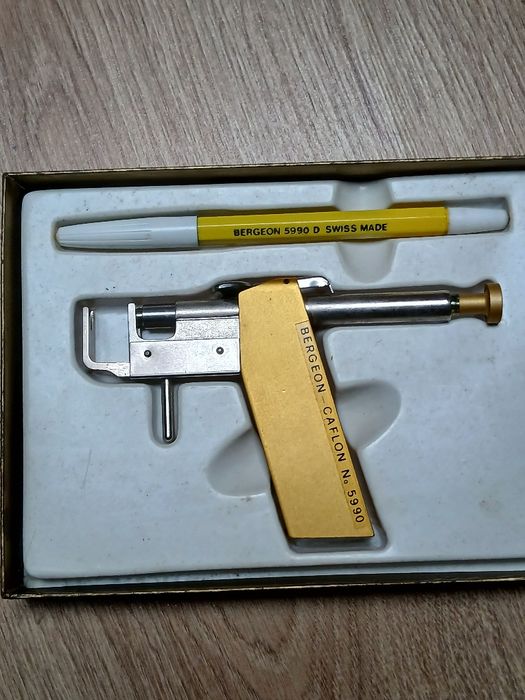 Vendo maquina muinto antiga de por percing