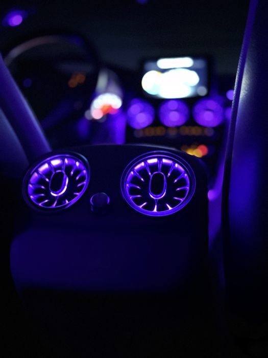 Амбієнтна підсвітка салону авто