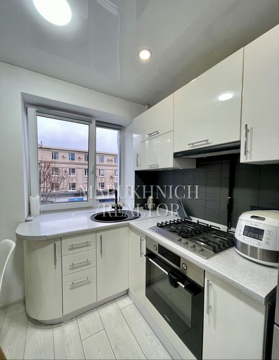 Продам! 1 к квартира вул. Січевих Стрільців (Артема) Поля Центр