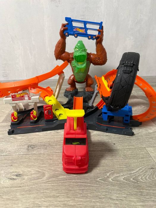 Ігровий набір Трек Хот Вілс Атака токсичної горили Hot Wheels Toy Car Track Set City Toxic