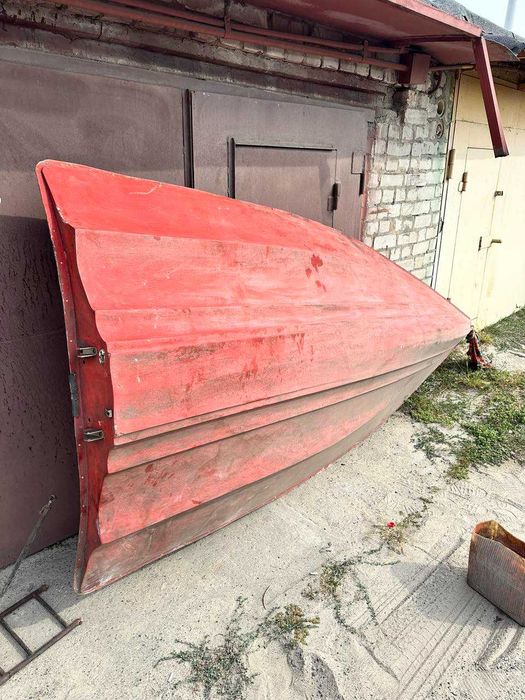 Спортивна пластикова лодка