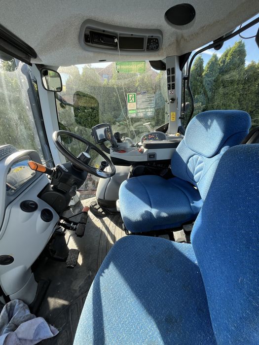 New Holland. T7.220