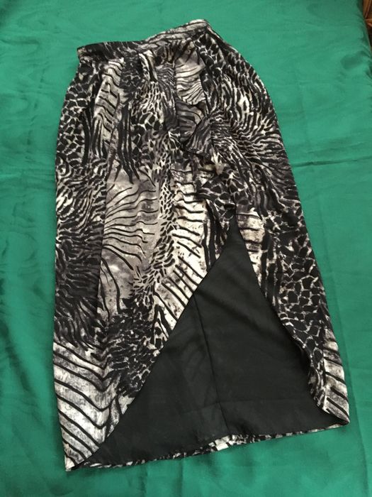 H&M, 36, spódnica maxi, asymetryczne wycięcie, warstwowa z podszewką