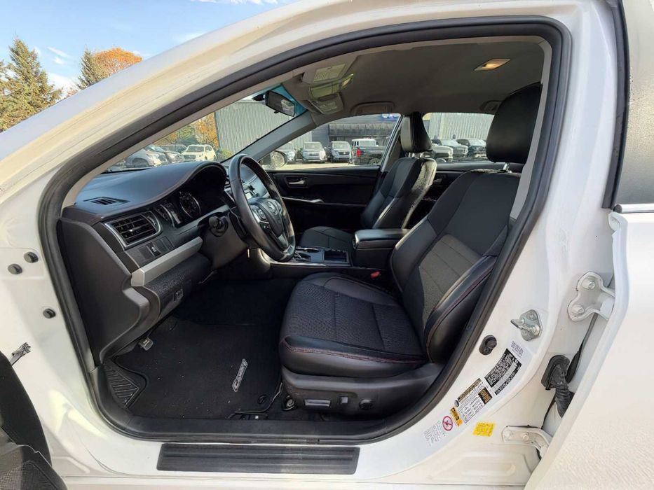 Toyota Camry      2016