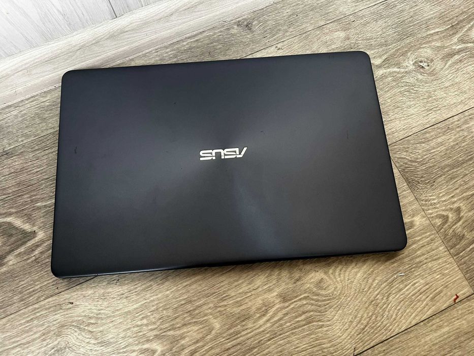 Ноутбук Asus X705U (читайте опис)