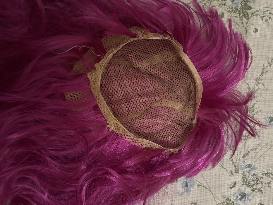 Парик яркий блестящий