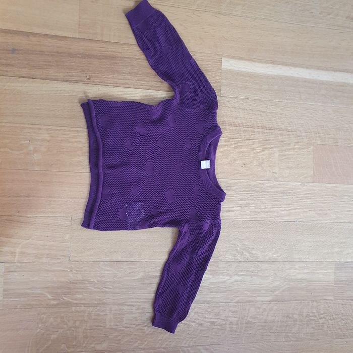 Fioletowy sweterek z serduszkami